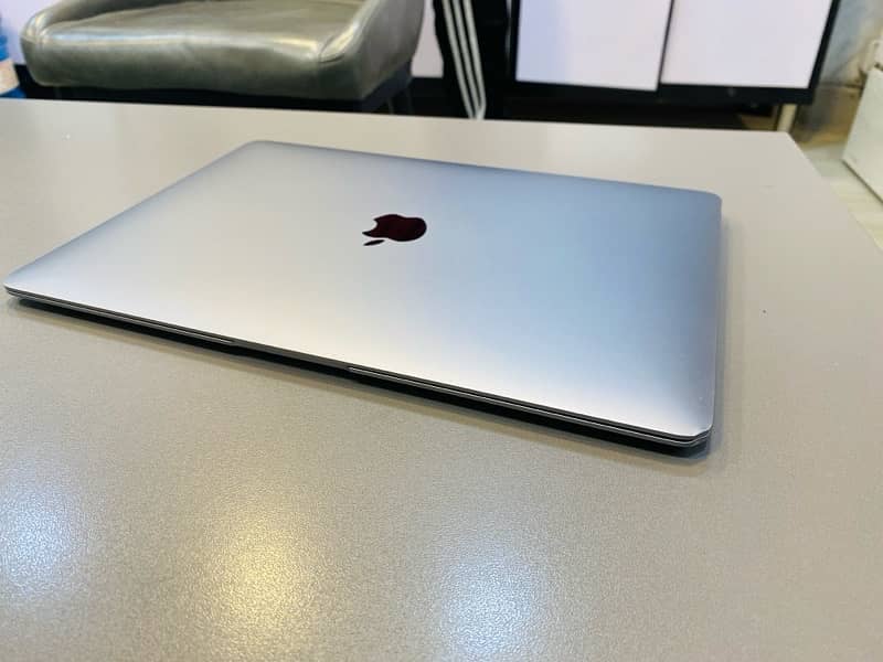 MacBook Air M1-2020 8/256 3