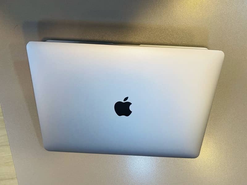 MacBook Air M1-2020 8/256 4