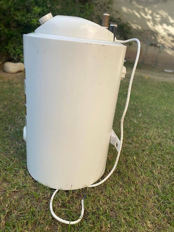 super asia electric geyser 30LTR 2