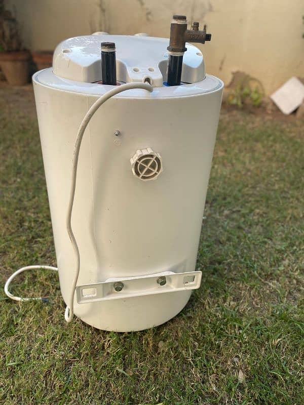 super asia electric geyser 30LTR 3