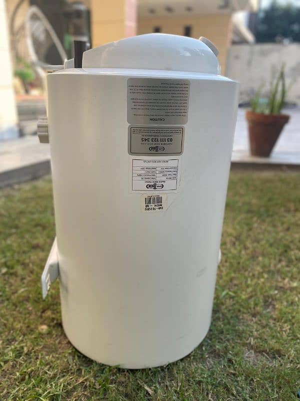 super asia electric geyser 30LTR 4