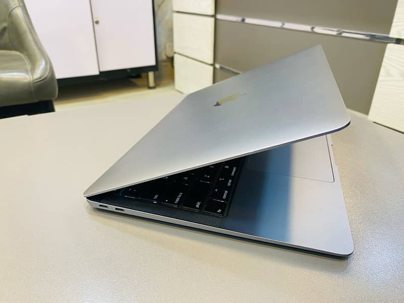 13” MacBook Air 2020 i5/16/512 1