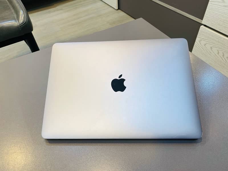 13” MacBook Air 2020 i5/16/512 2