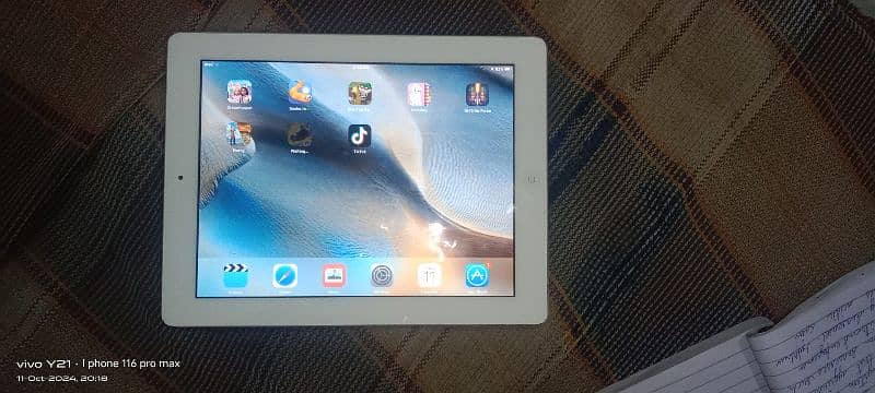 iPad 2 Tiktok working iOS  16 GB Normal condition for graphic design 1