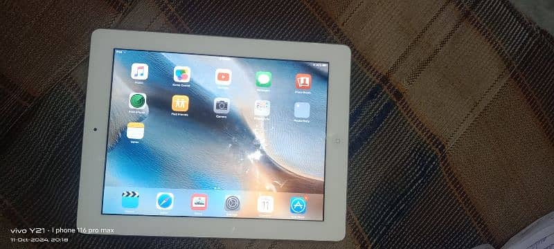 iPad 2 Tiktok working iOS  16 GB Normal condition for graphic design 2