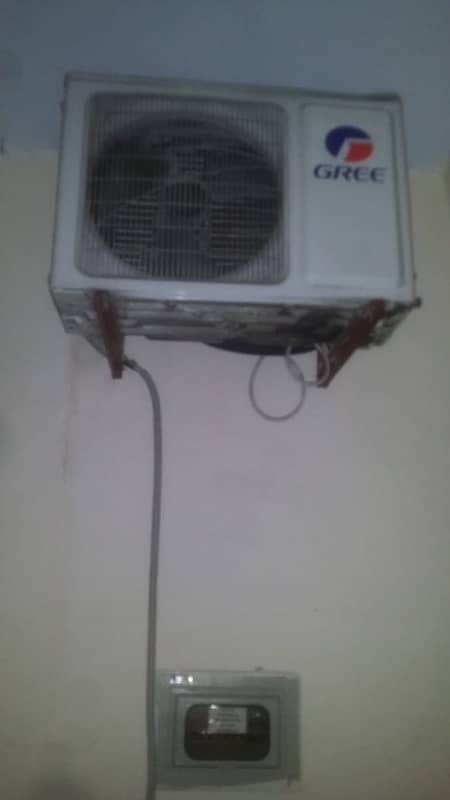 Gree split ac in good condition 1