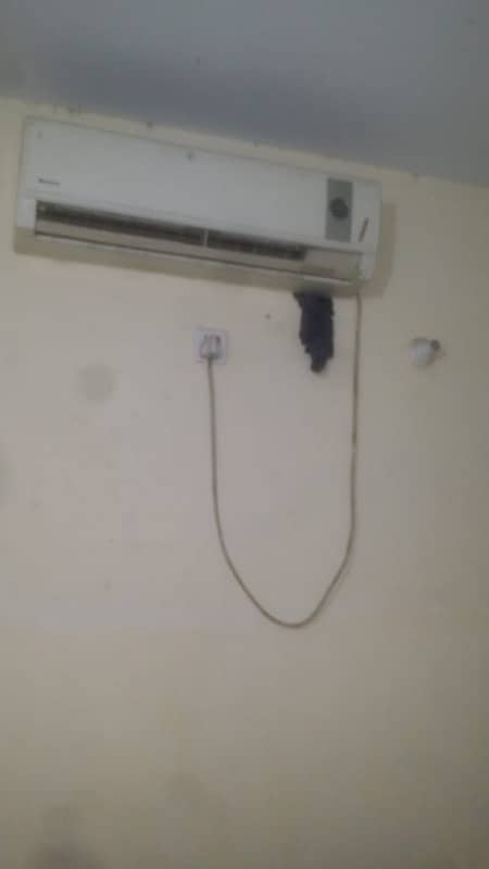 Gree split ac in good condition 2