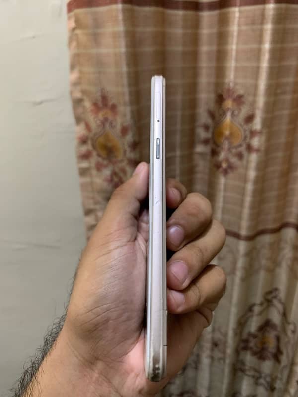 Oppo A57 4