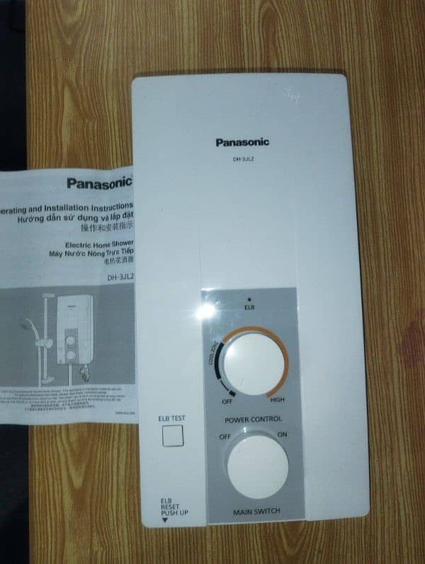 PANASONIC INSTANT ELECTRIC GEYSER 1