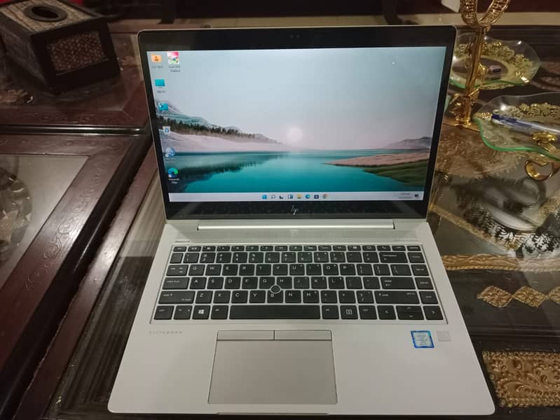 Hp 840 G5 elite book i7 8 generation touch screen. 1