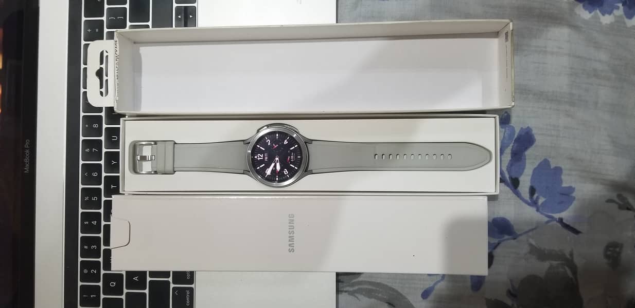 Galaxy Watch 4 Classic (Almost New) (READ AD>>) 5