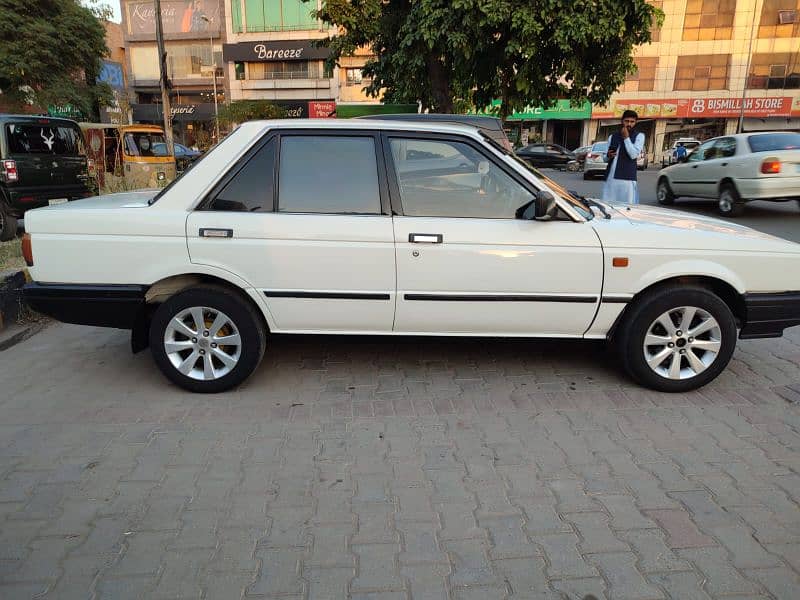 Nissan Sunny 1987 4