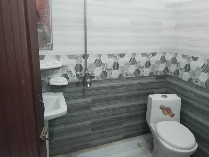 Ghouri town pH 4c2 2.5 story house for rent 10