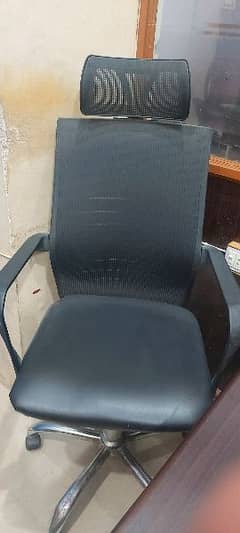 office table and Chair For Sale Urgent