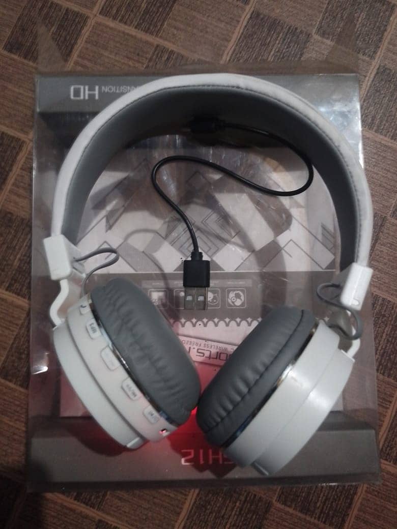 SH12 Headphones. . wattsapp 03325646939 0