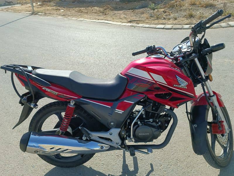 Honda CB 150F 4