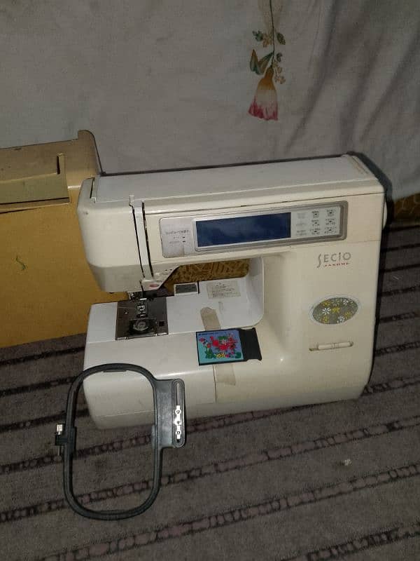 JANOME 8200 model . peco  emboridery 1