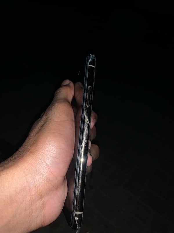 iphone xs non pta hy factory unlock 64gb hy sim warking may hy all ok 6