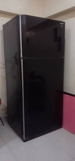 selling this sharp fridge