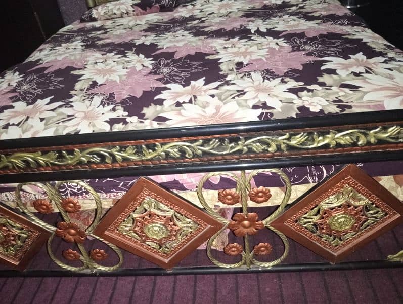 King bed with 100% Condition 1