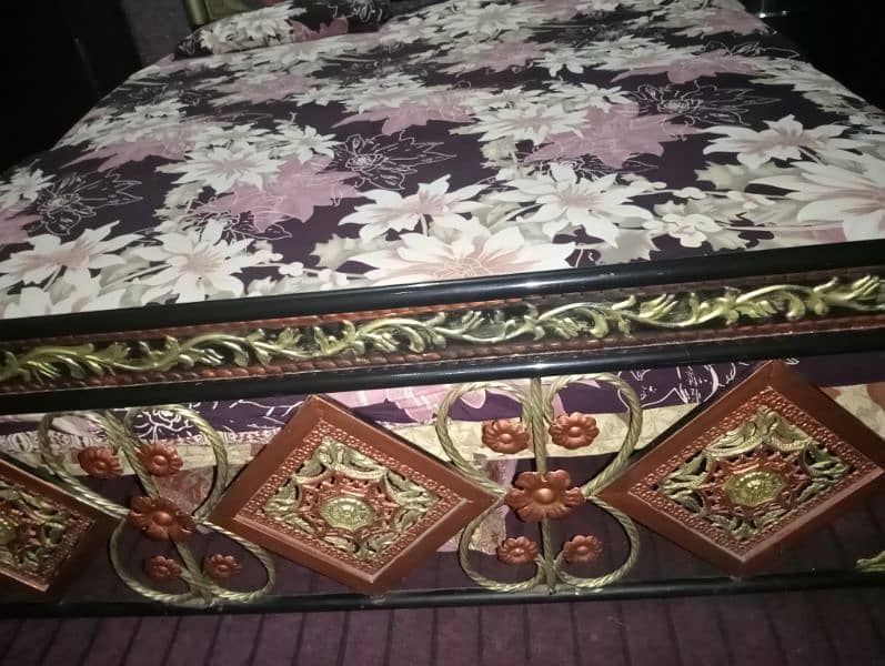 King bed with 100% Condition 2