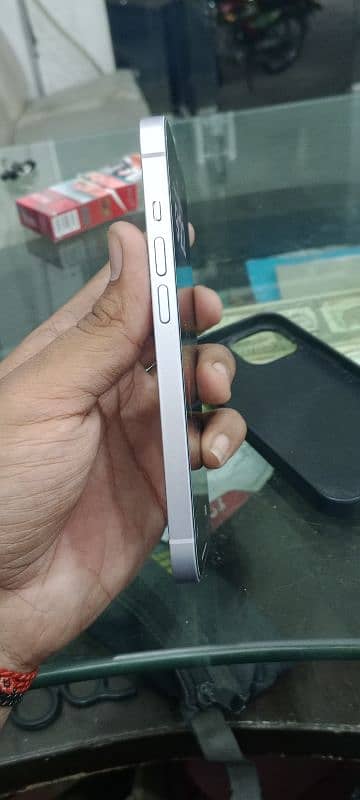 i am selling my i phone 14 10/10 waterpack 128 gb jv urgent sele 3