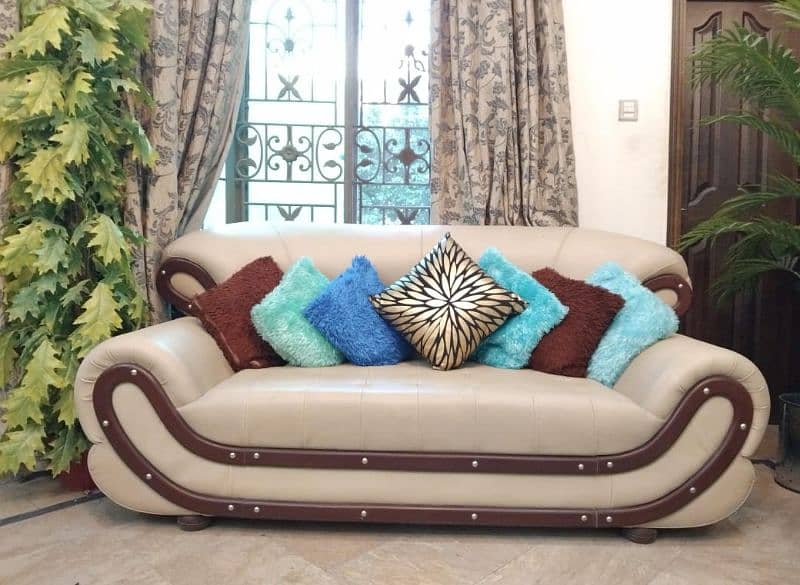 5 Seater sofa set(3+2),Sofa for Sale/wooden and Rexine Material/ 80K 2