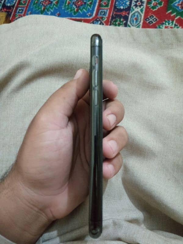 I phone 11 pro max black Color 6