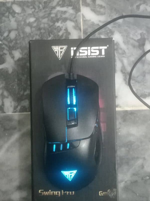 INSIST PROFESSIONAL GAMING MOUSE 4