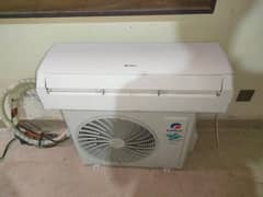 Gree 1 ton Dc inverter Heat and Cool almost new condition