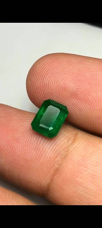 Natural Emerald Outstanding Gem 3