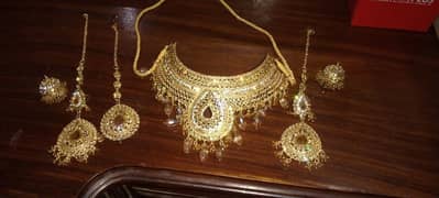 jewelery set.