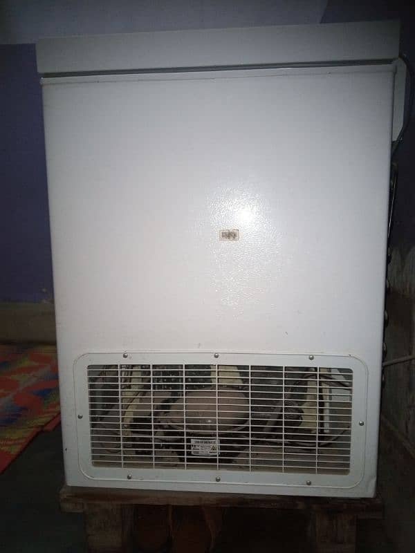 Dawlance Invertor Deep Freezer 1