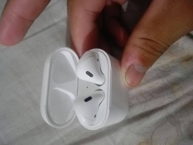 apple airpod2 for sale 2