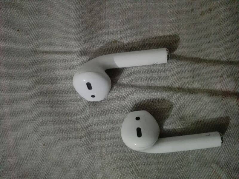 apple airpod2 for sale 4