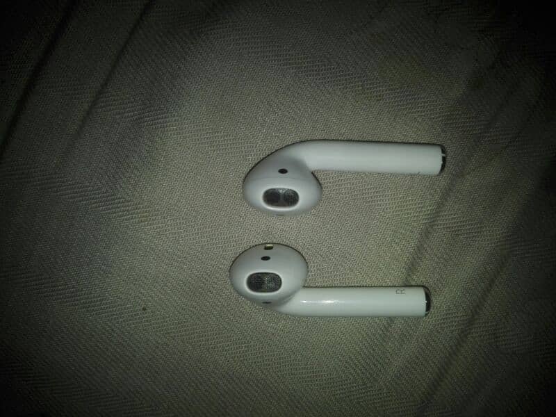 apple airpod2 for sale 5