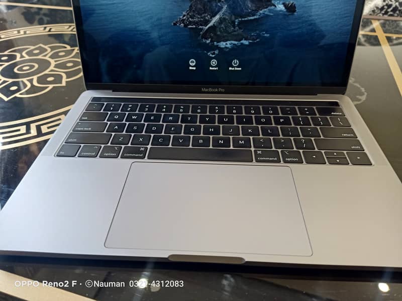 MacBook Pro 2018,Core i7,13"Ratina Disply,16GB RAM,256GB SSD,TouchBar 2