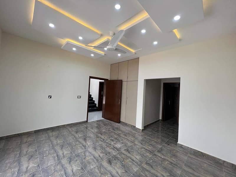 BRAND NEW BEAUTIFUL HOUSE 10 MARLA AVAILABLE FOR RENT IN BAHRIA ORCHARD 10