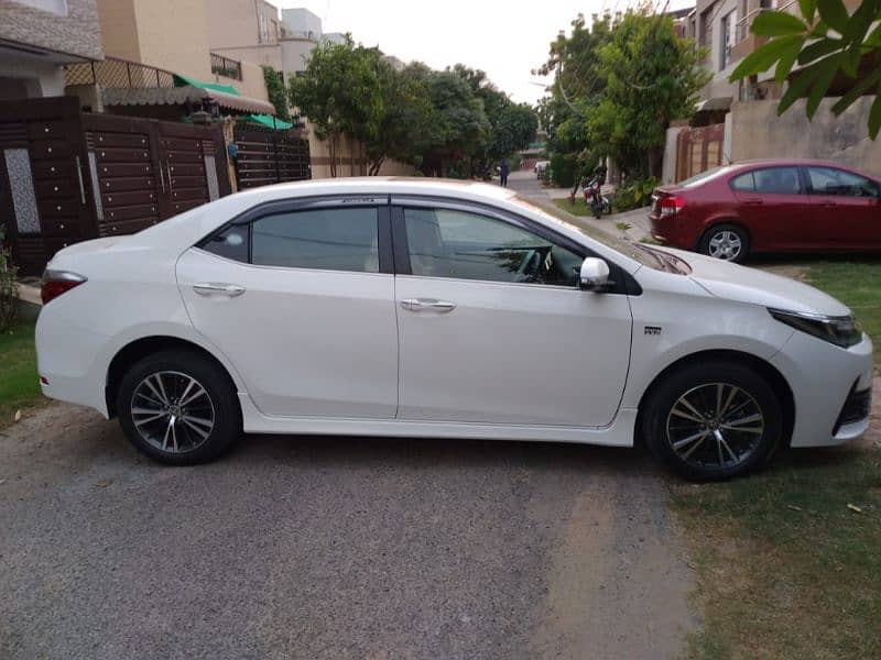 Toyota Altis Grande CVT 2018 9