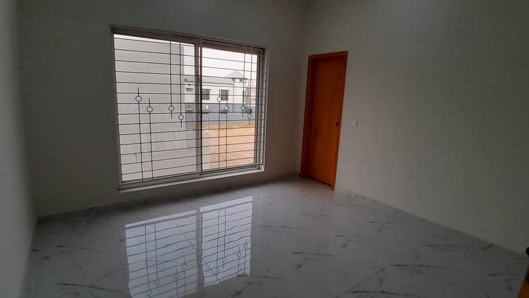 BRAND NEW 10 MARLA HOUSE ON 60 Ft ROAD NEAR JAMIA MASJID AL RASHEED AND VERY NEAR TO SPORTS COMPLEX 19