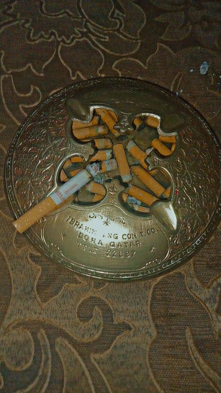 antique ash tray 0