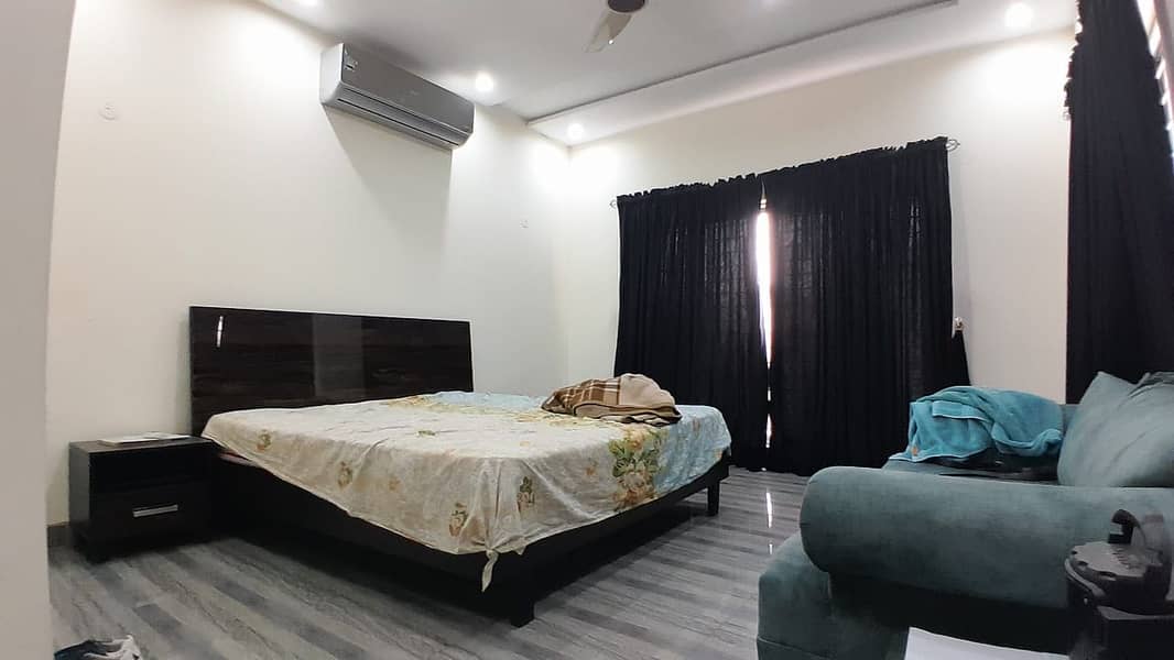 CHEAPEST PRICE 8 MARLA SLIGHTLY USED HOUSE VERY BEAUTIFUL LOCATION IN PHASE2, NEAR SECTOR COMMERCIAL AND JAMIA MASJID 16