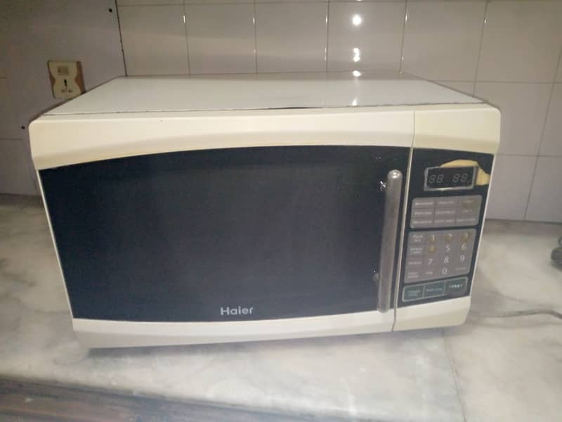 Microwave oven goog condition available 3