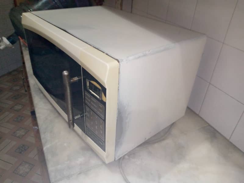 Microwave oven goog condition available 4