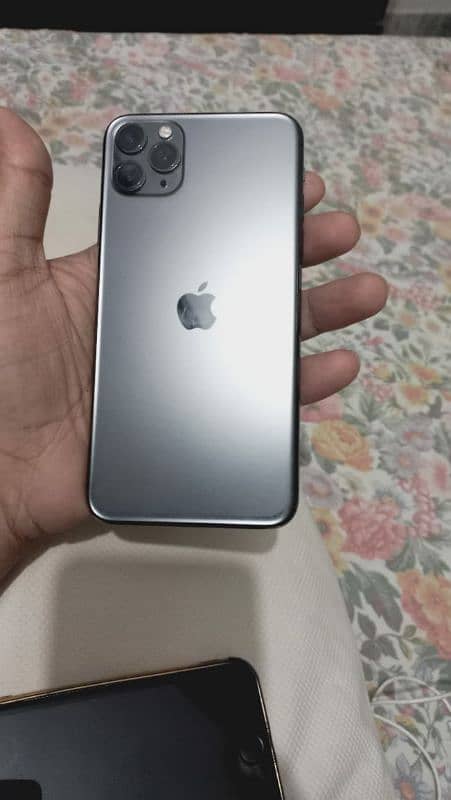 I phone 11 pro max 64 gb bettery health 88 4