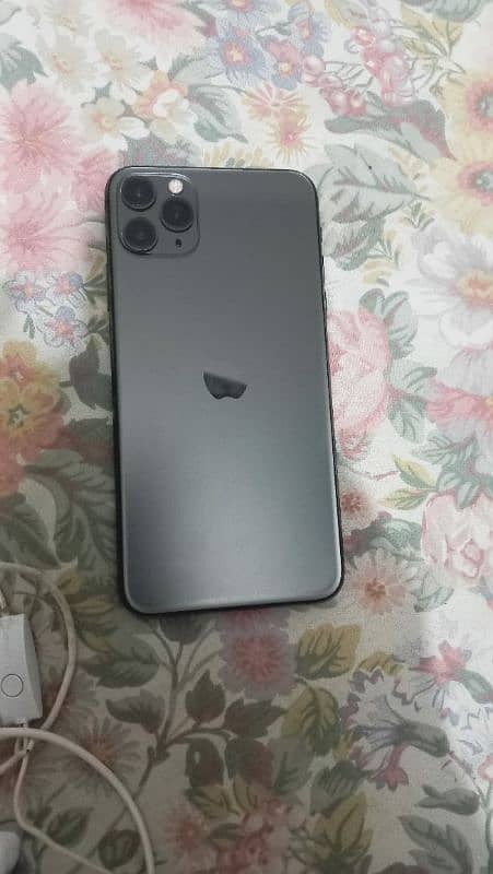 I phone 11 pro max 64 gb bettery health 88 6