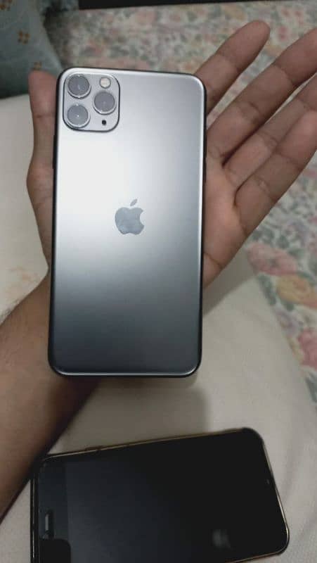 I phone 11 pro max 64 gb bettery health 88 7