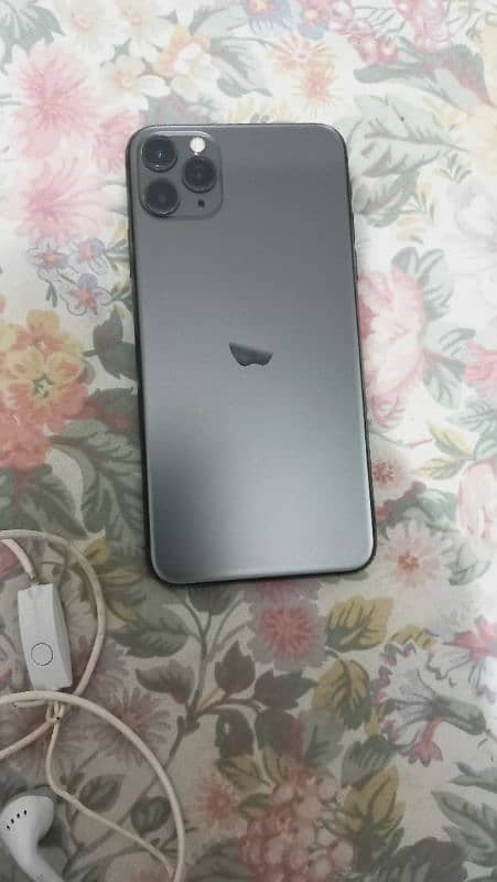 I phone 11 pro max 64 gb bettery health 88 8