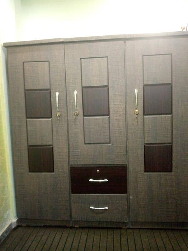 urgent sell complete bedroom furniture in good condition 2