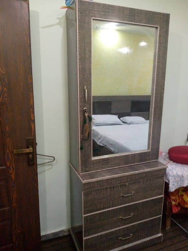 urgent sell complete bedroom furniture in good condition 4